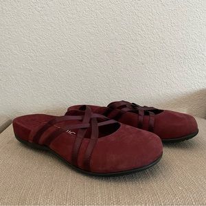 NWOT Vionic Mules